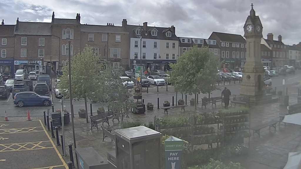 Thirsk webcam overlooking the Market Place