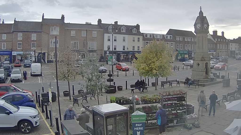 Thirsk webcam overlooking the Market Place