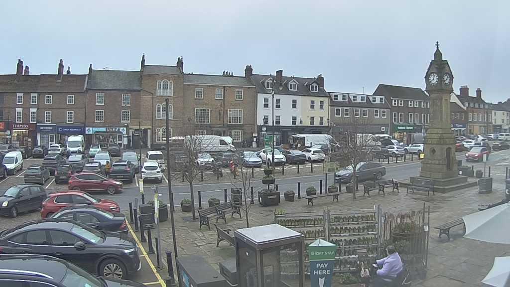 Thirsk webcam overlooking the Market Place