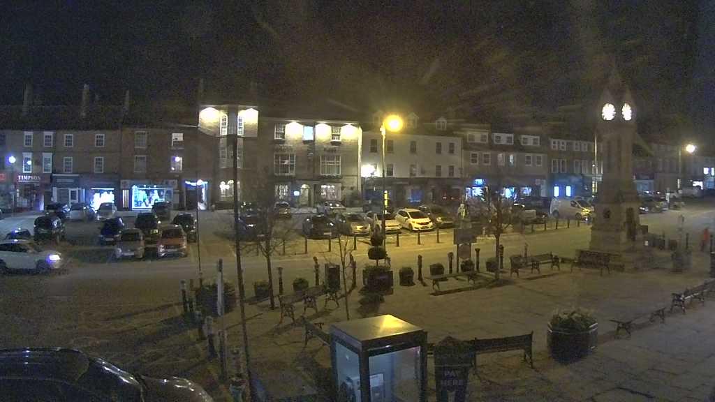 Thirsk webcam overlooking the Market Place