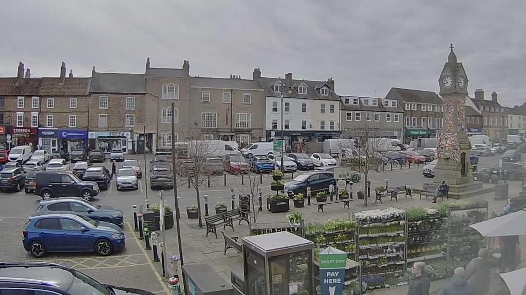 Thirsk webcam overlooking the Market Place