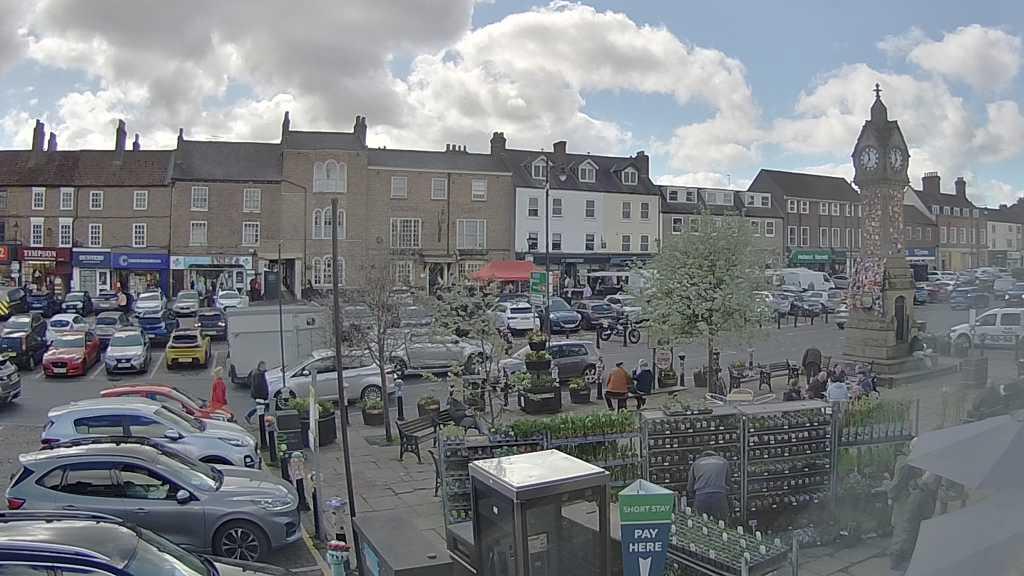 Thirsk webcam overlooking the Market Place