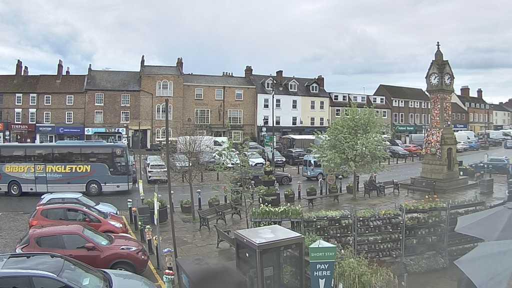 Thirsk webcam overlooking the Market Place