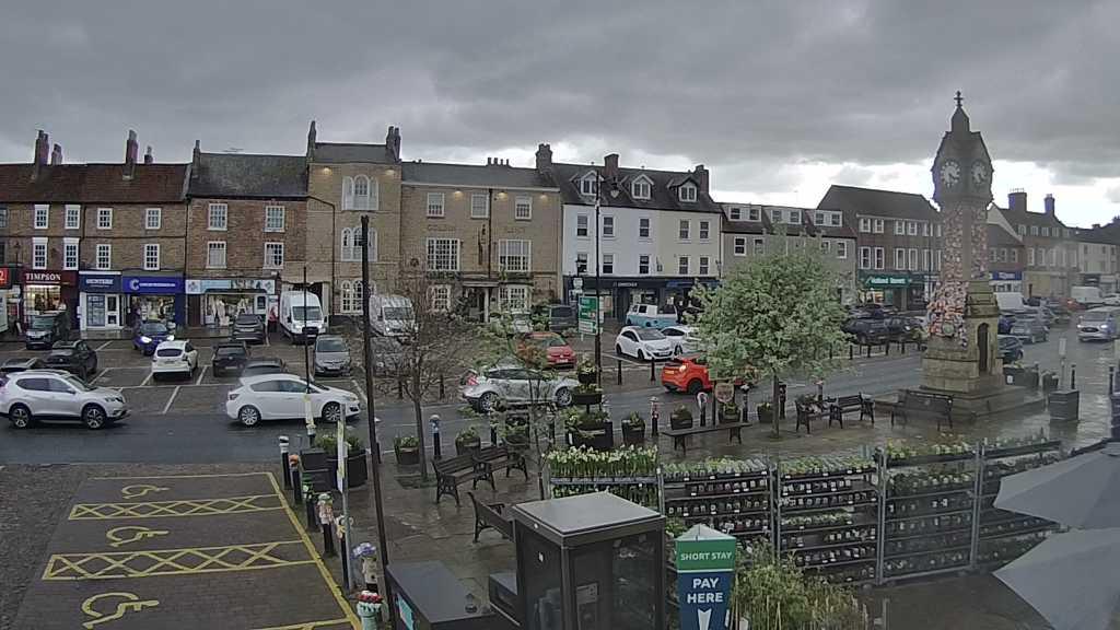 Thirsk webcam overlooking the Market Place
