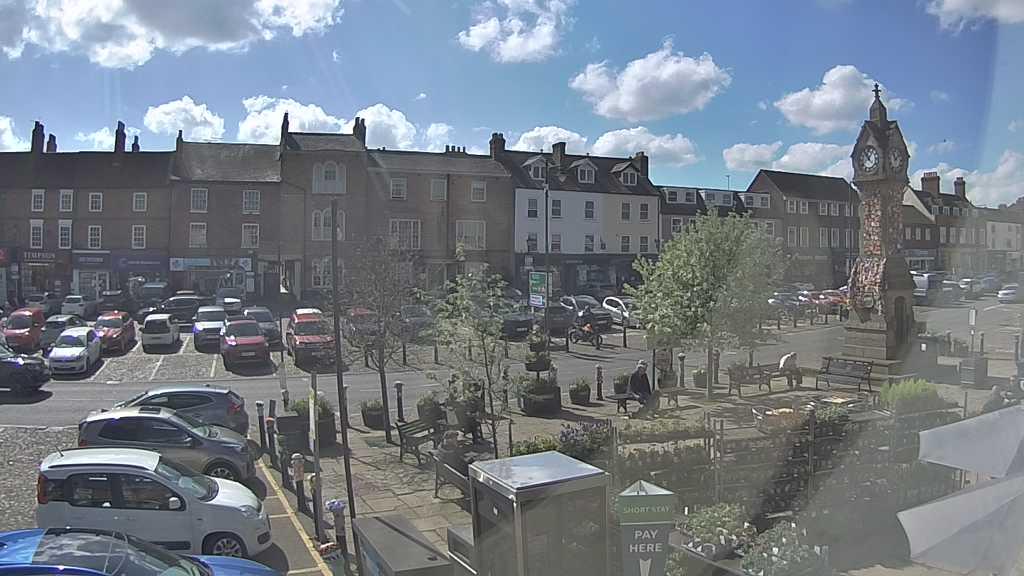 Thirsk webcam overlooking the Market Place
