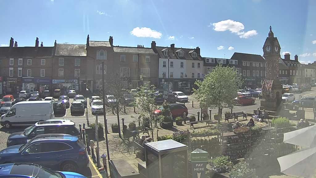 Thirsk webcam overlooking the Market Place