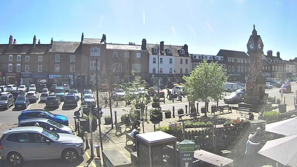 Thirsk webcam overlooking the Market Place