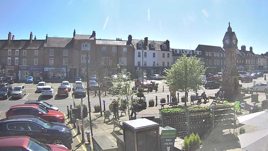 Thirsk webcam overlooking the Market Place