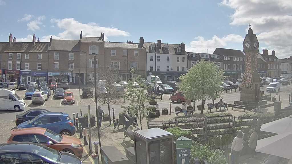 Thirsk webcam overlooking the Market Place