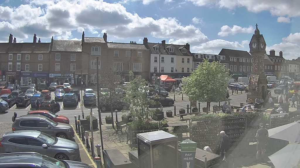 Thirsk webcam overlooking the Market Place