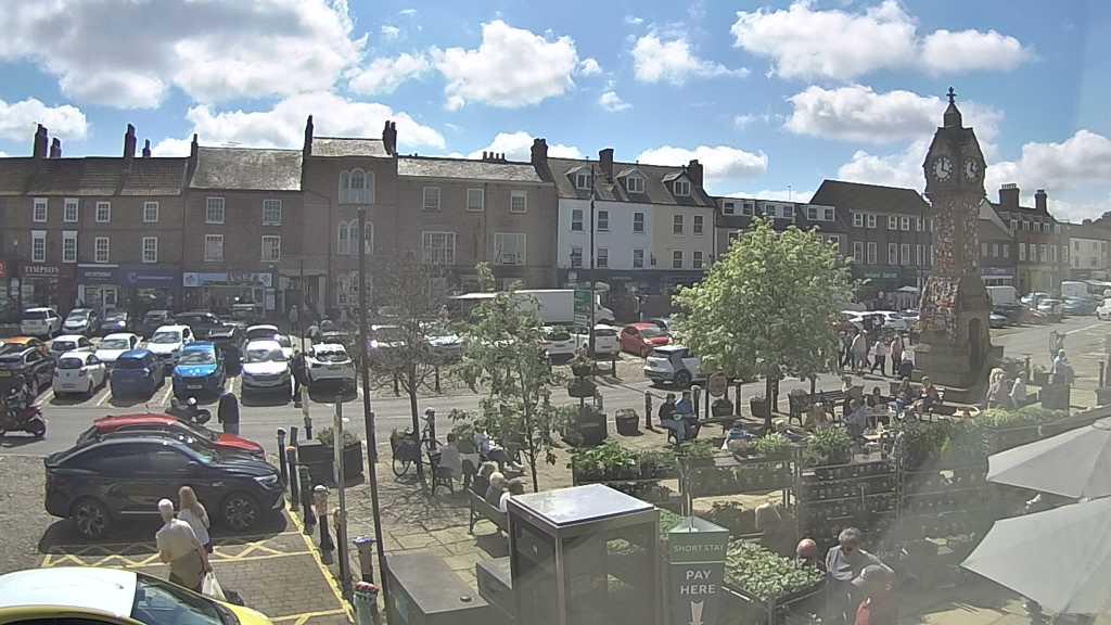 Thirsk webcam overlooking the Market Place