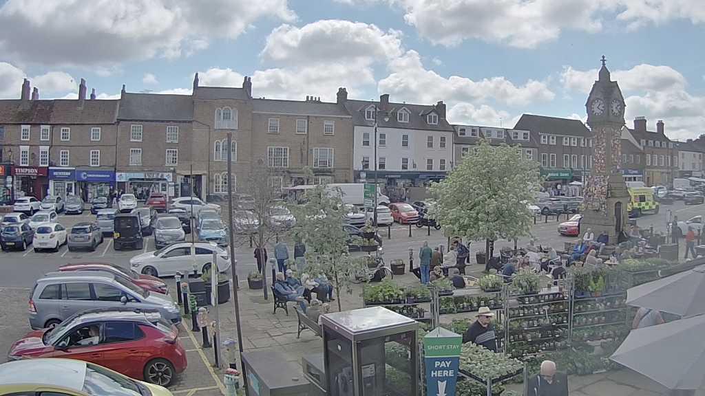Thirsk webcam overlooking the Market Place