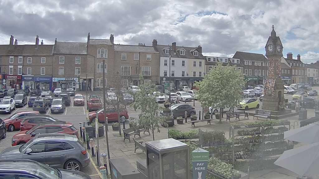 Thirsk webcam overlooking the Market Place