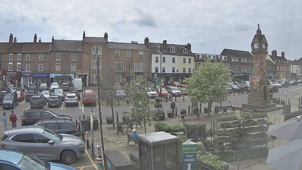 Thirsk webcam overlooking the Market Place