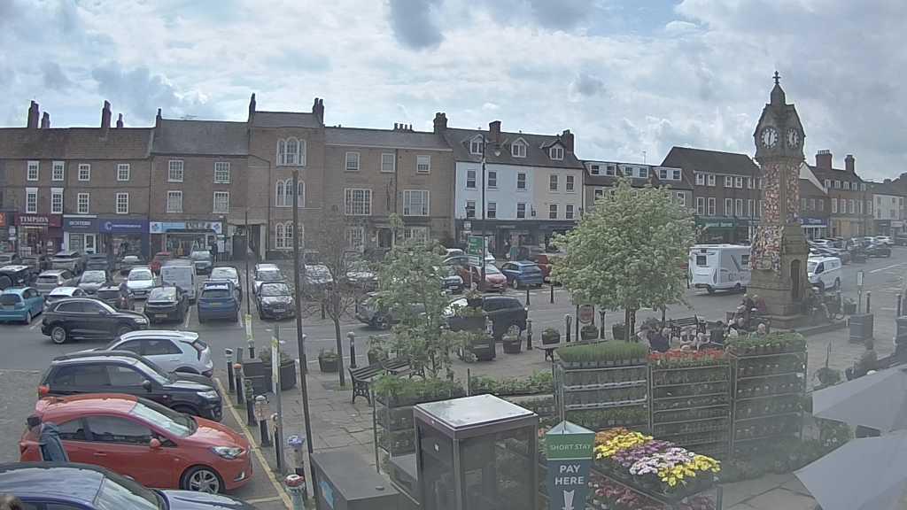 Thirsk webcam overlooking the Market Place
