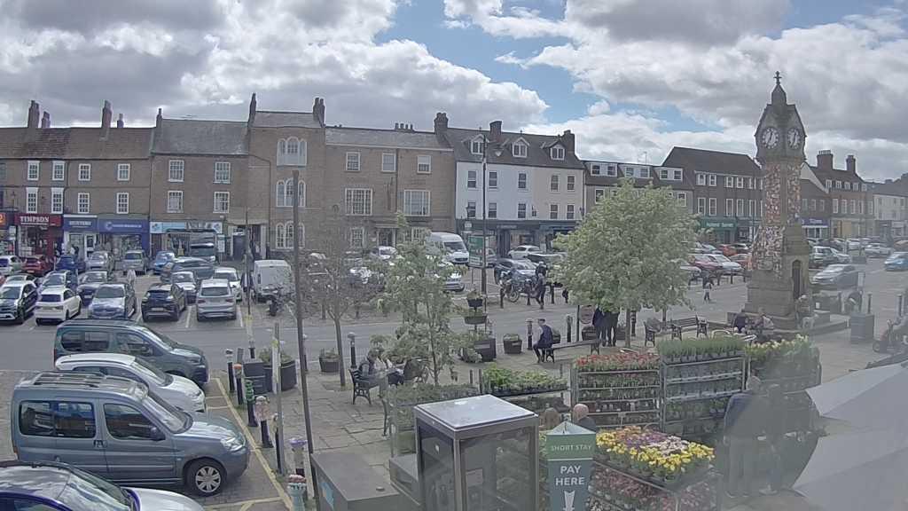 Thirsk webcam overlooking the Market Place