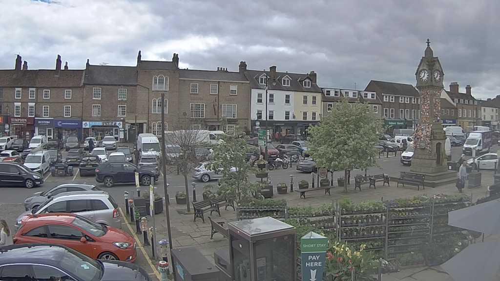 Thirsk webcam overlooking the Market Place