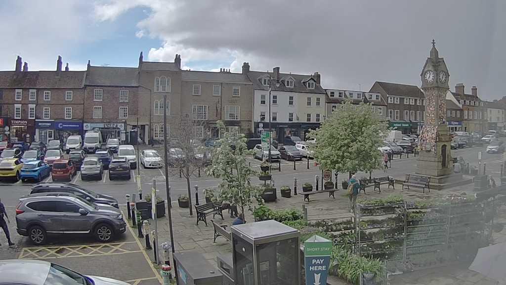 Thirsk webcam overlooking the Market Place
