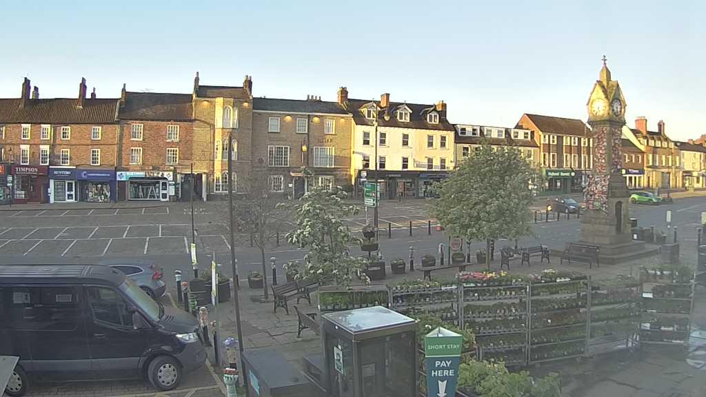 Thirsk webcam overlooking the Market Place