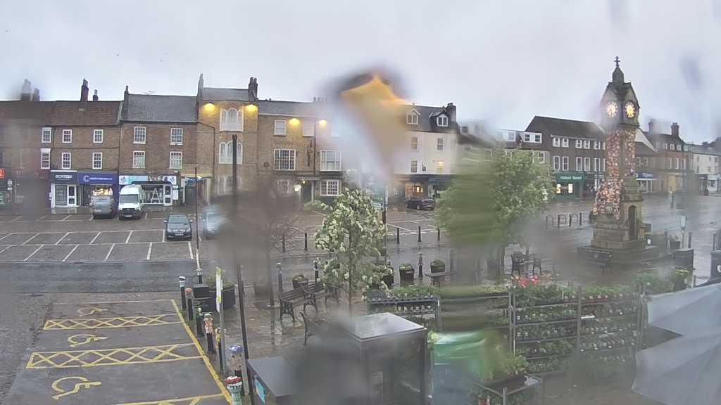 Thirsk webcam overlooking the Market Place