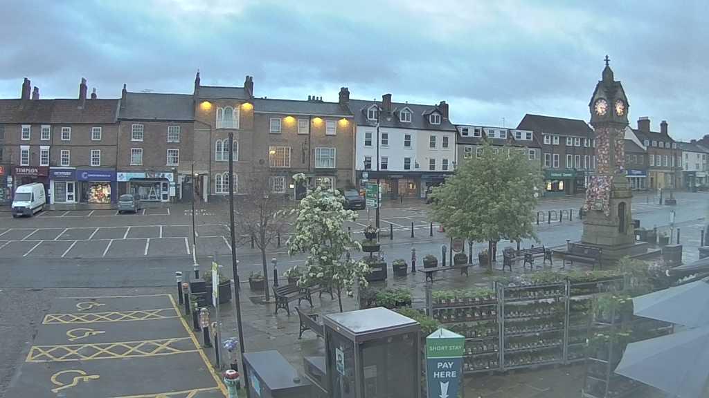 Thirsk webcam overlooking the Market Place