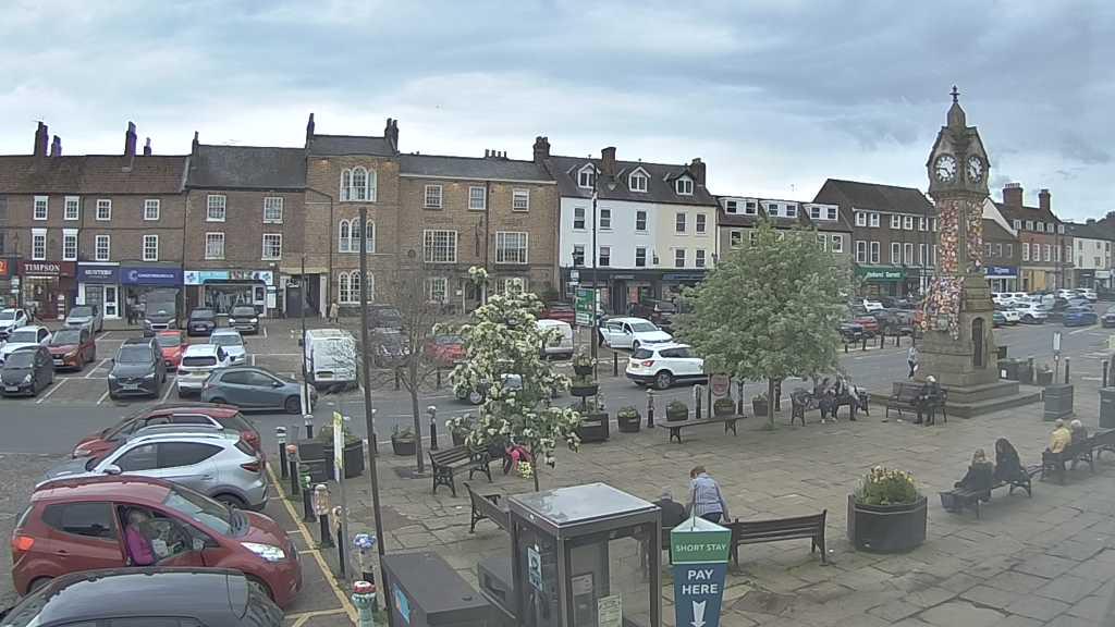 Thirsk webcam overlooking the Market Place
