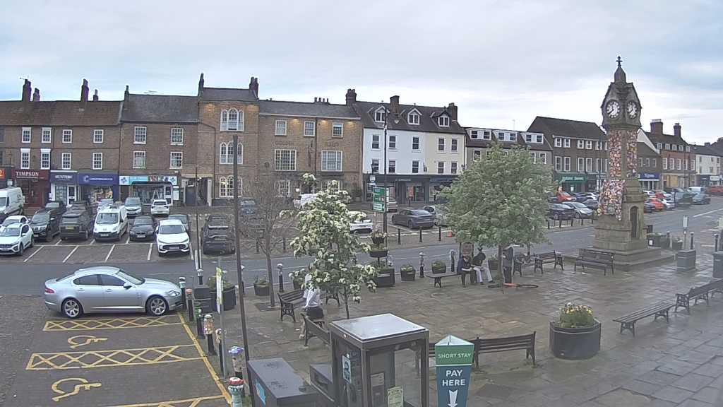 Thirsk webcam overlooking the Market Place
