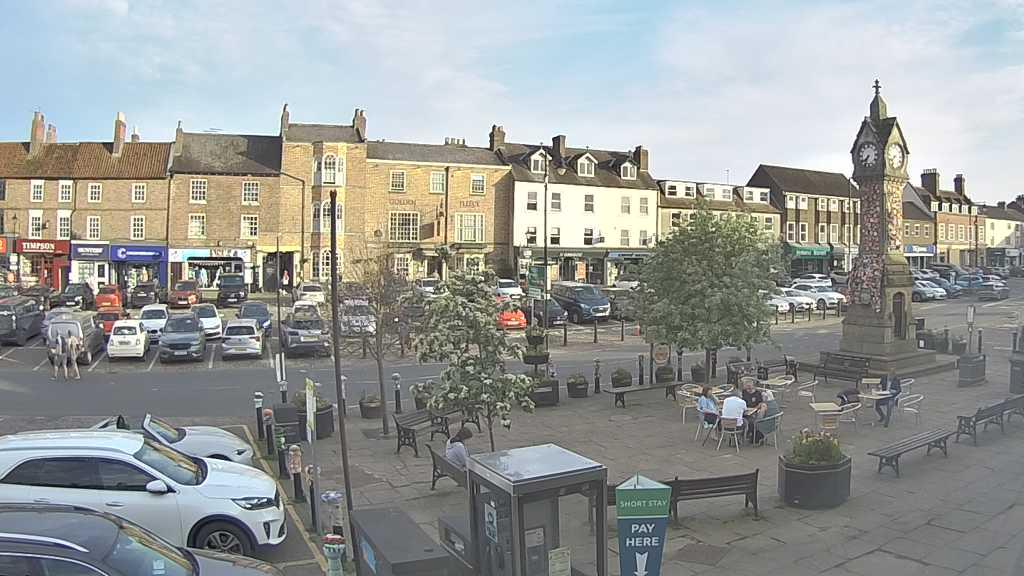 Thirsk webcam overlooking the Market Place