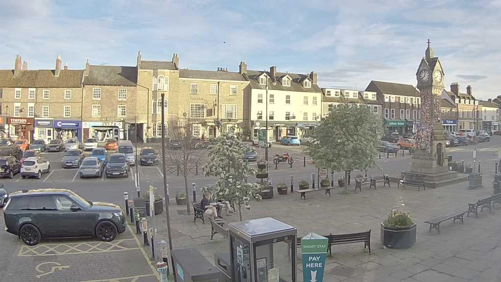 Thirsk webcam overlooking the Market Place