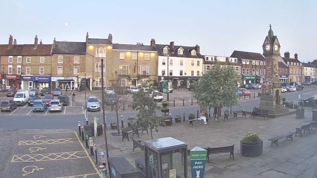 Thirsk webcam overlooking the Market Place