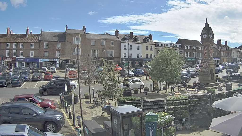 Thirsk webcam overlooking the Market Place