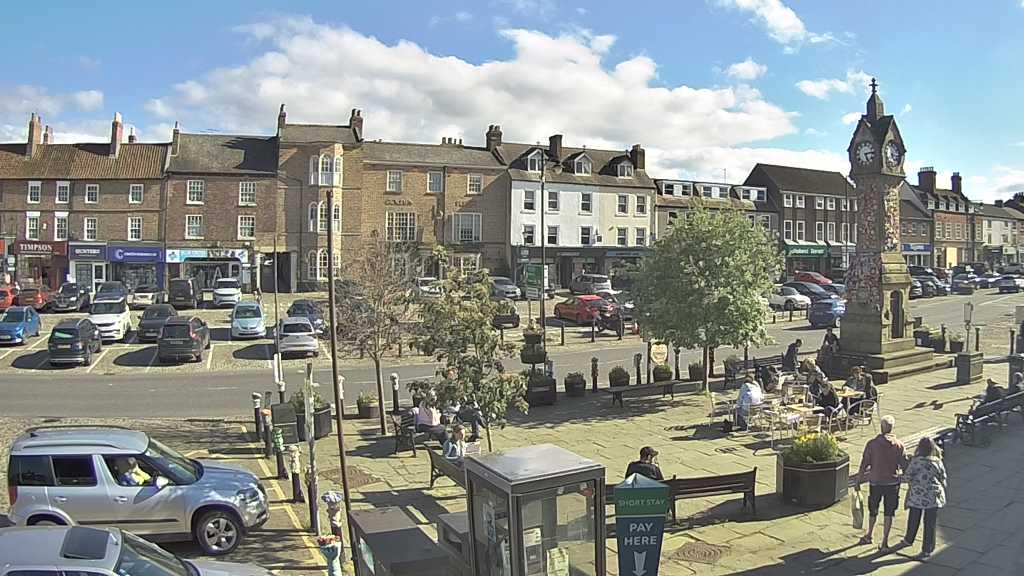 Thirsk webcam overlooking the Market Place
