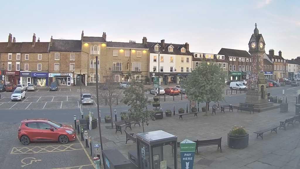 Thirsk webcam overlooking the Market Place