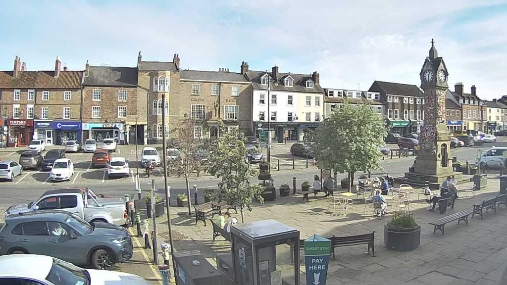 Thirsk webcam overlooking the Market Place