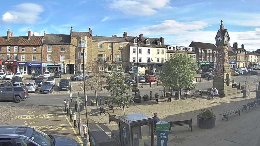Thirsk webcam overlooking the Market Place