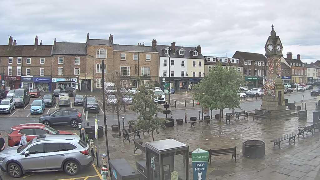 Thirsk webcam overlooking the Market Place
