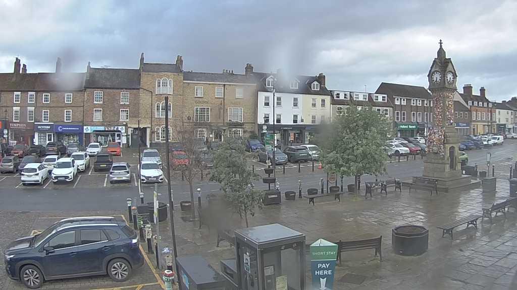 Thirsk webcam overlooking the Market Place