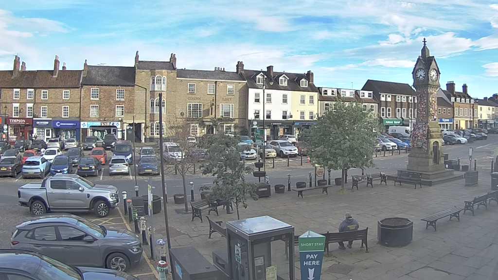 Thirsk webcam overlooking the Market Place