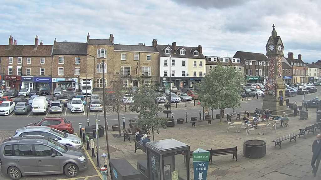 Thirsk webcam overlooking the Market Place