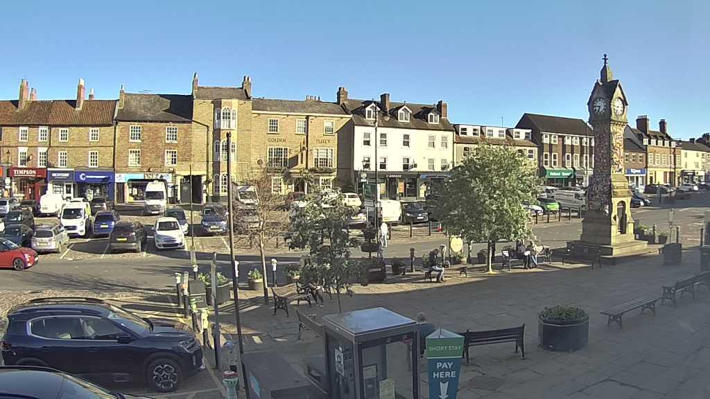 Thirsk webcam overlooking the Market Place