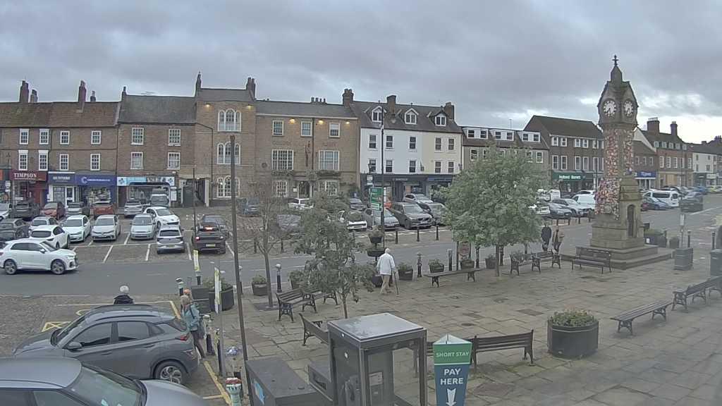 Thirsk webcam overlooking the Market Place