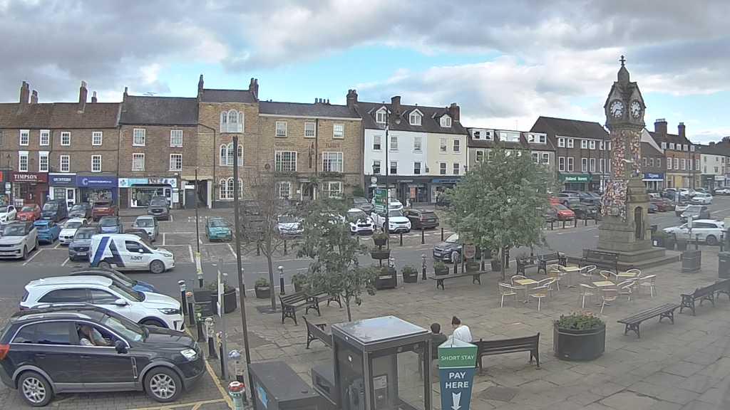 Thirsk webcam overlooking the Market Place