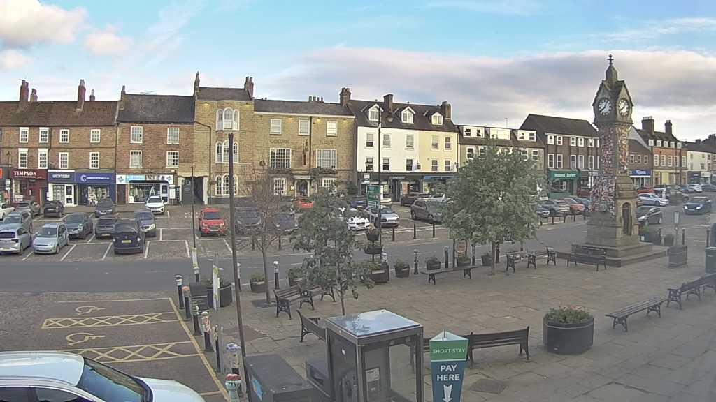 Thirsk webcam overlooking the Market Place