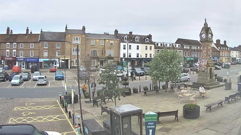 Thirsk webcam overlooking the Market Place