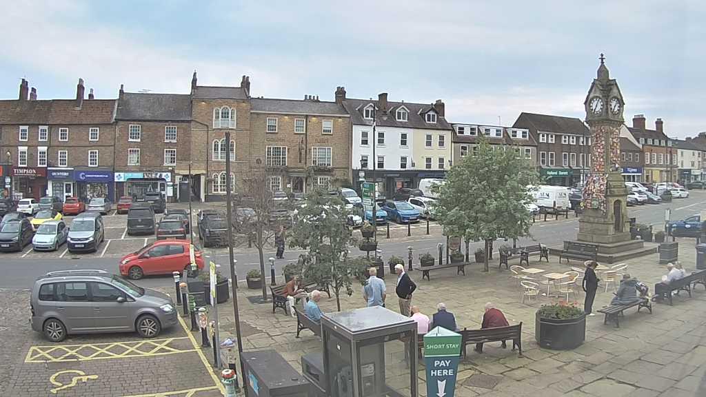 Thirsk webcam overlooking the Market Place