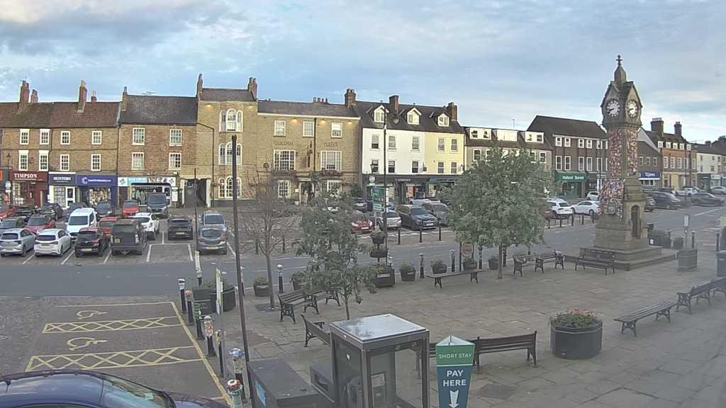 Thirsk webcam overlooking the Market Place