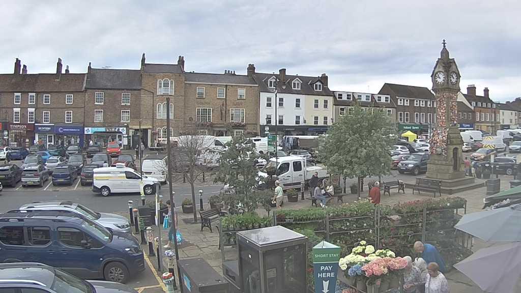 Thirsk webcam overlooking the Market Place