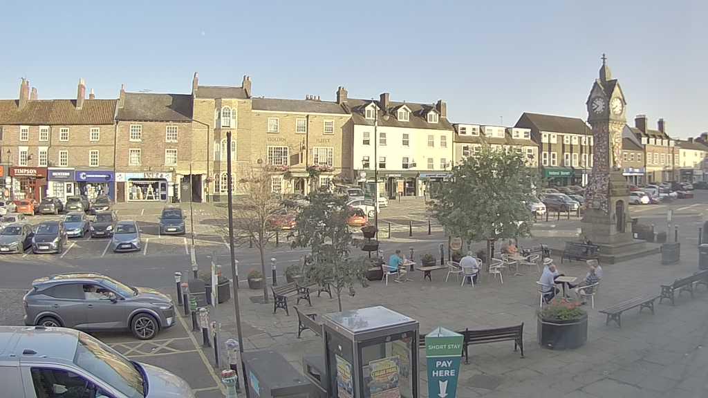 Thirsk webcam overlooking the Market Place