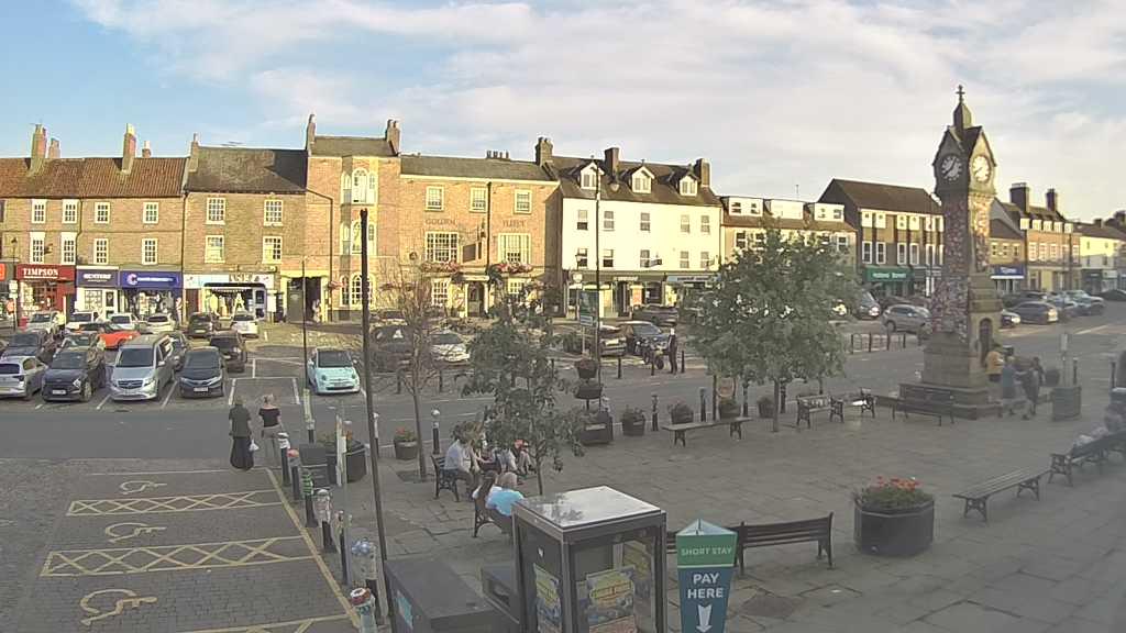 Thirsk webcam overlooking the Market Place