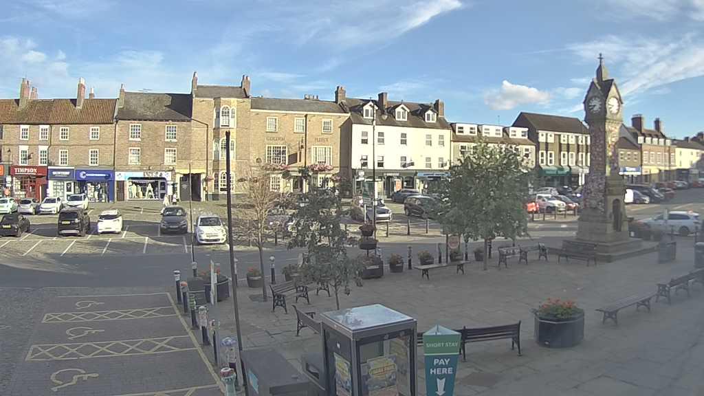 Thirsk webcam overlooking the Market Place